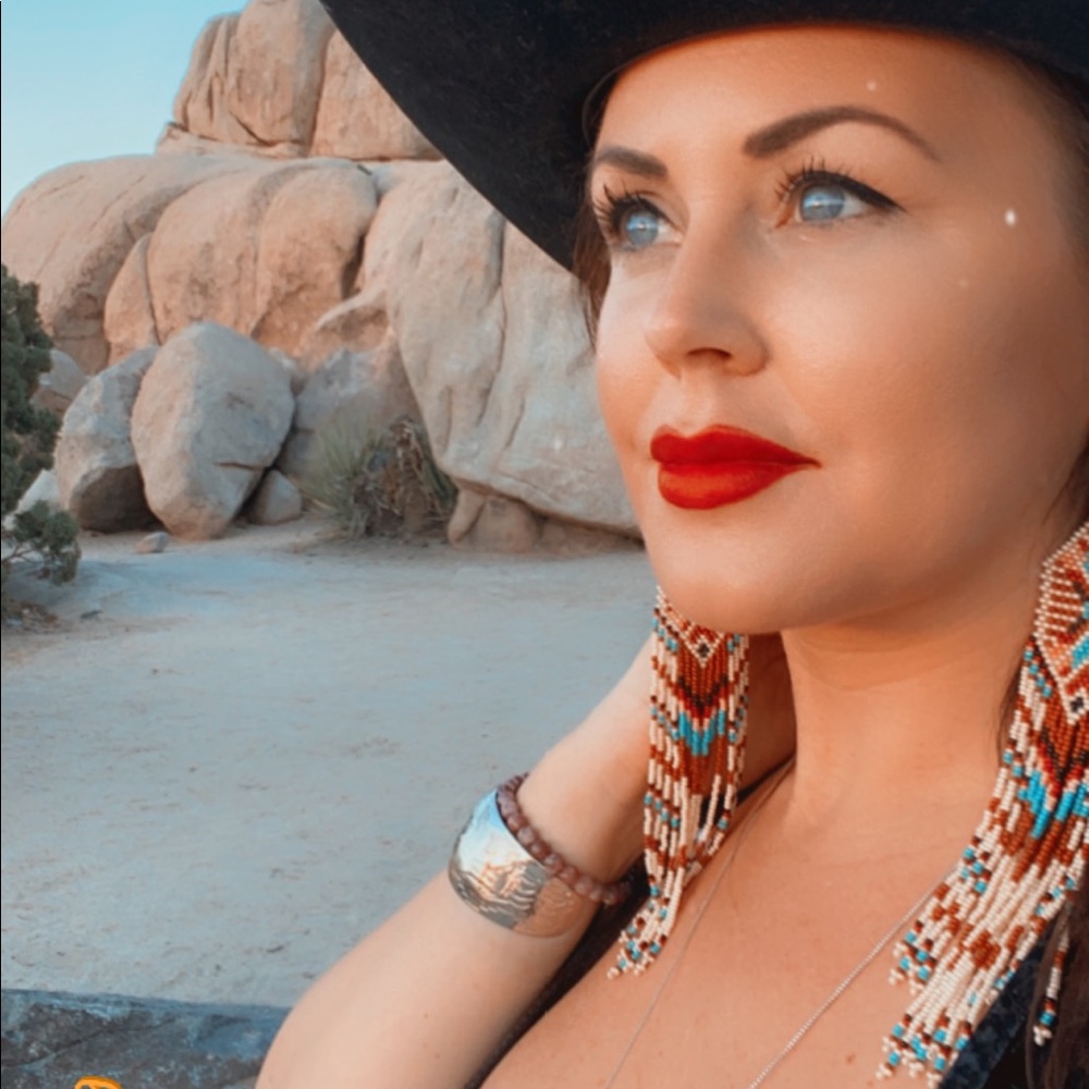 Meet your Posher, Alicia